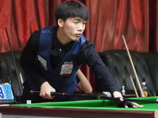 尔施特根在 尔施特根在