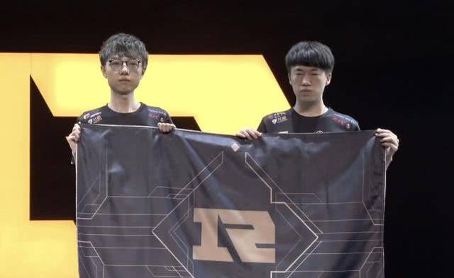 而这与当时 而这与当时